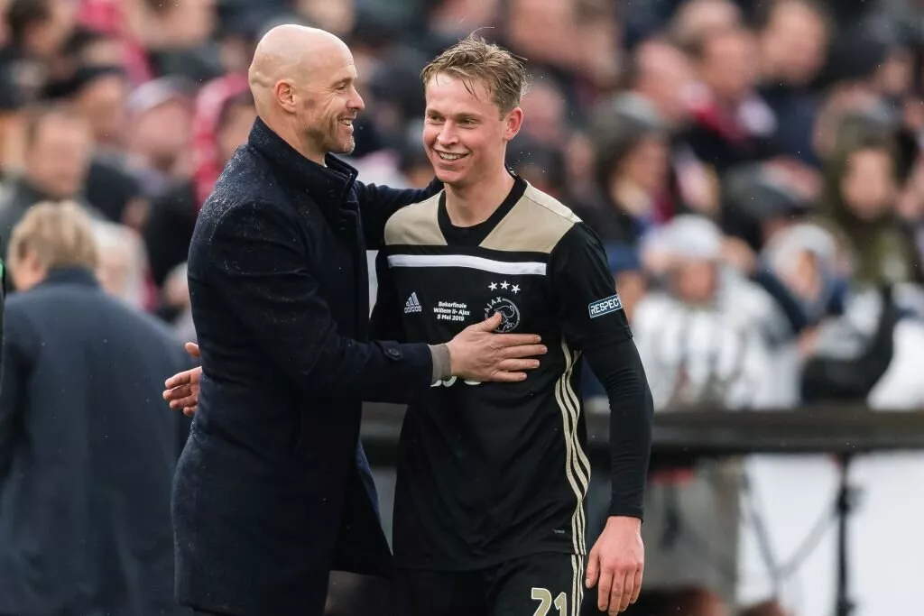 Erik ten Hag thinks Frankie de Jong could be the answer to these threats. That's why he is eager to reunite with the former Ajax midfielder.