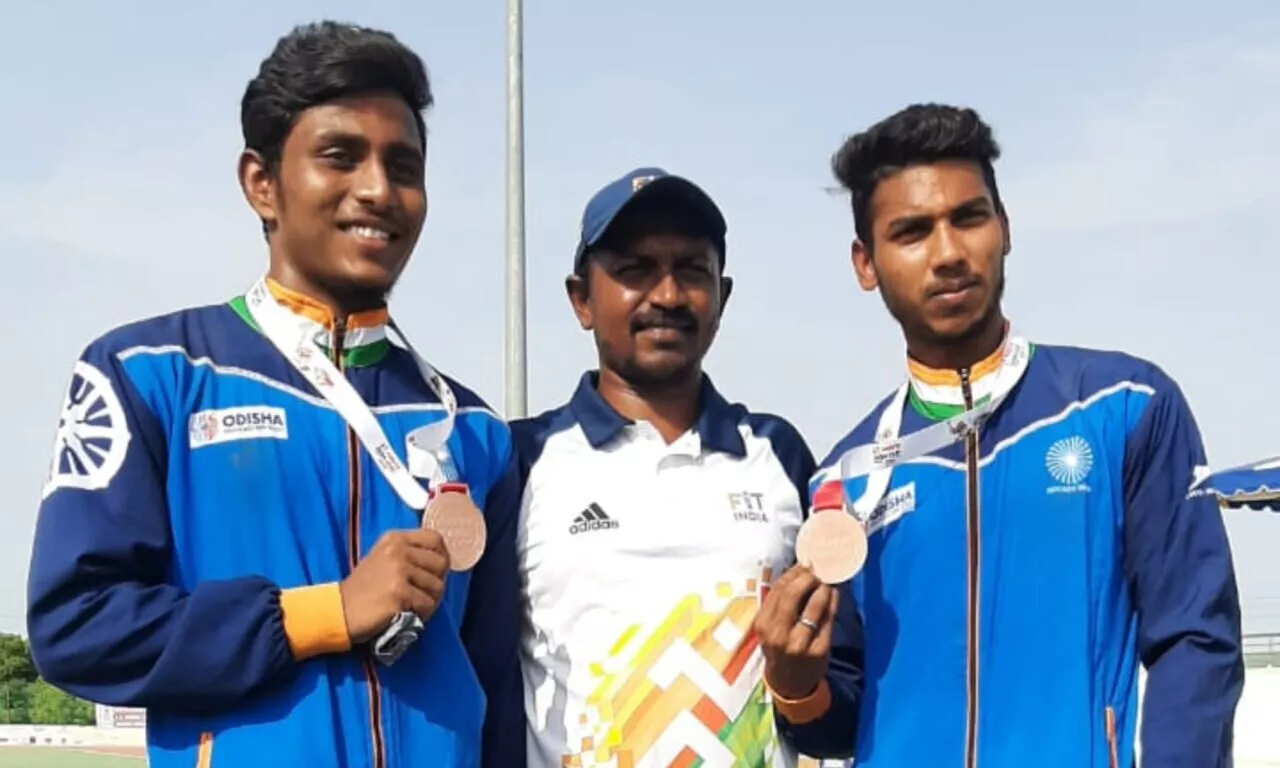 Selvam Karthi and Mareeswaran with coach N Muthukumar