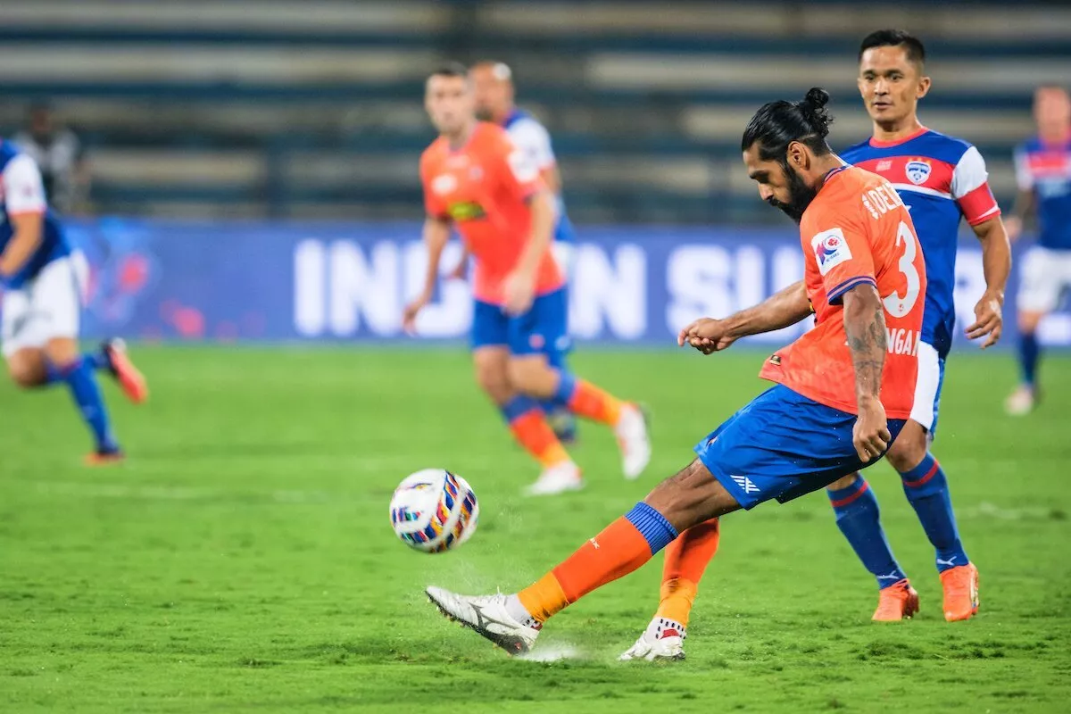 Sandesh Jhingan of FC Goa during Match 23 of the Indian Super League (ISL) 2023-24 season, played between Bengaluru FC and FC Goa held at the Sree Kanteerava Outdoor Stadium, in Bengaluru on October 25, 2023.