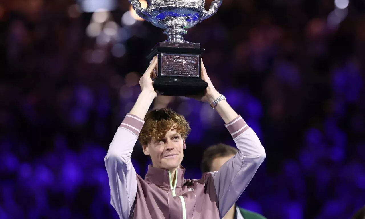 Jannik Sinner menjadi pemain U23 kedua setelah Bjorn Borg yang memenangkan final Grand Slam dari ketertinggalan dua set di Era Terbuka