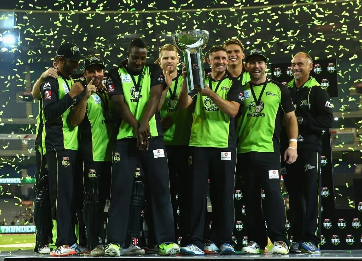 Sydney Thunder celebrate after winning BBL 2015-16