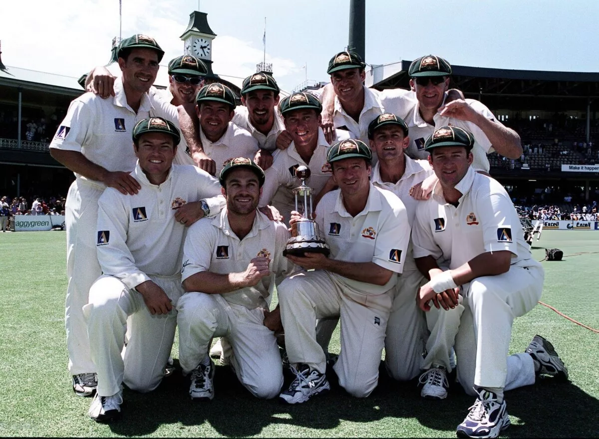 Australia celebra tras ganar el Trofeo Frank Worrell 2000-01