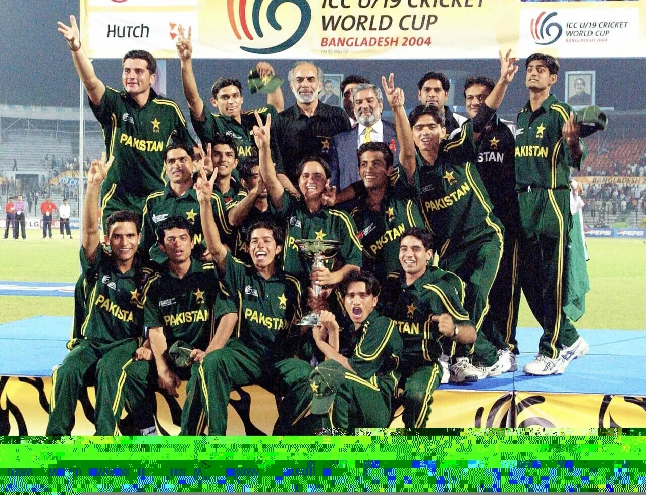 Khalif Latif-led Pakistan U19 side celebrate with the trophy