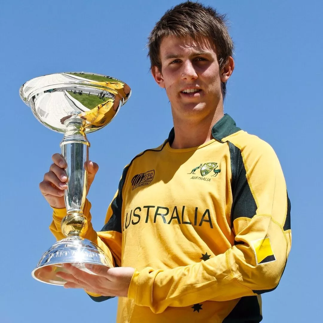 Mitchell Marsh with the U19 World Cup trophy