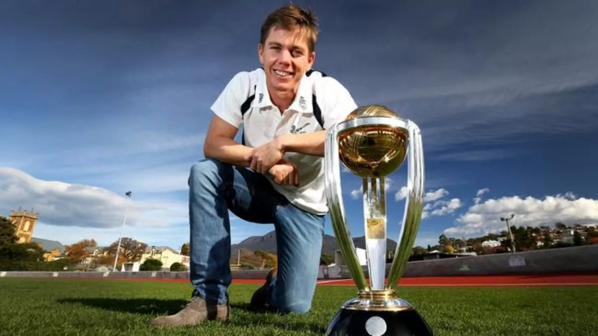 Xavier Doherty poses with the ICC Cricket World Cup trophy