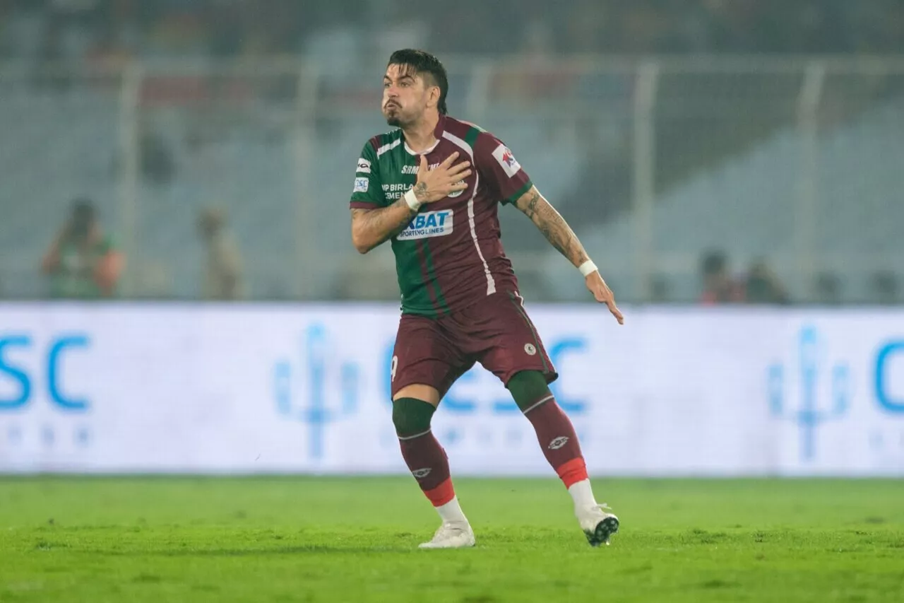 Dimitri Petratos extends contract with Mohun Bagan.