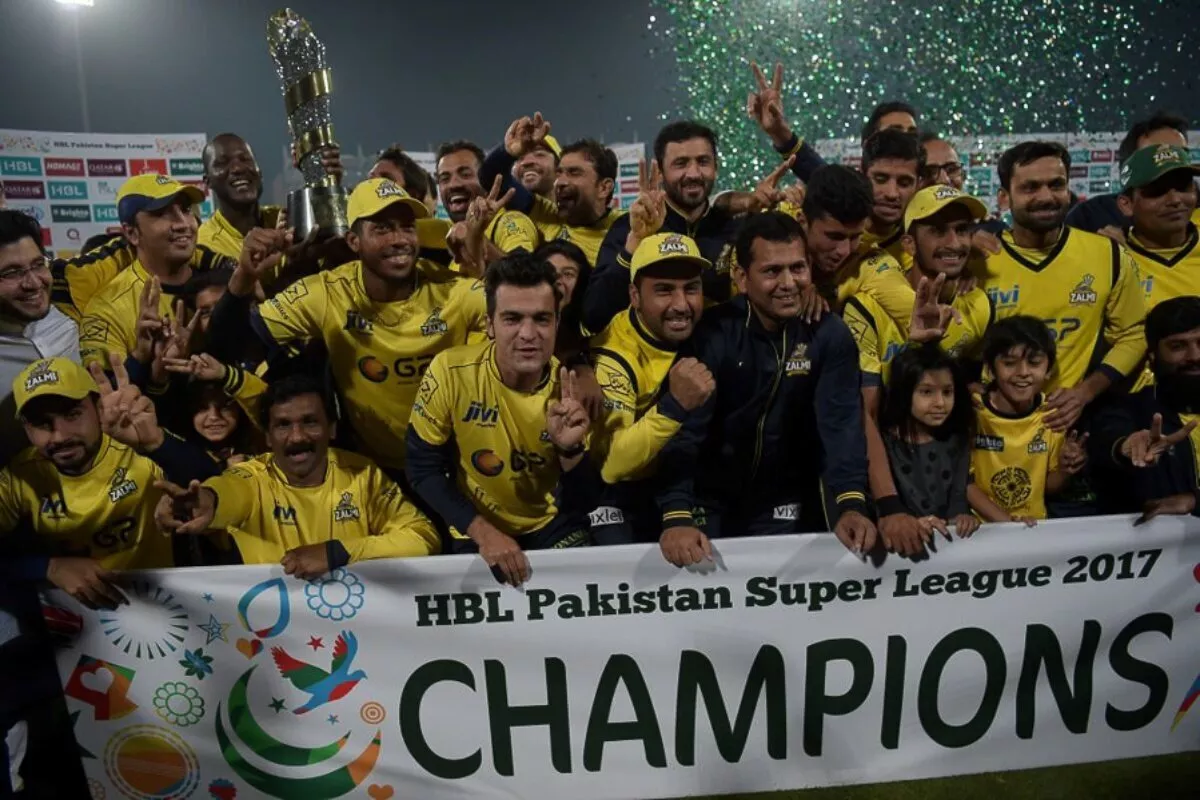 Peshawar Zalmi celebrate after winning Pakistan Super League 2017