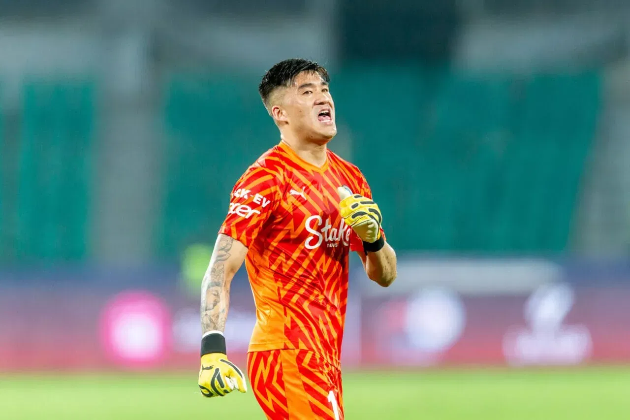 ISL 2025-26 Golden Gloves Race: Five goalkeepers tied on five clean sheets in a thrilling battle