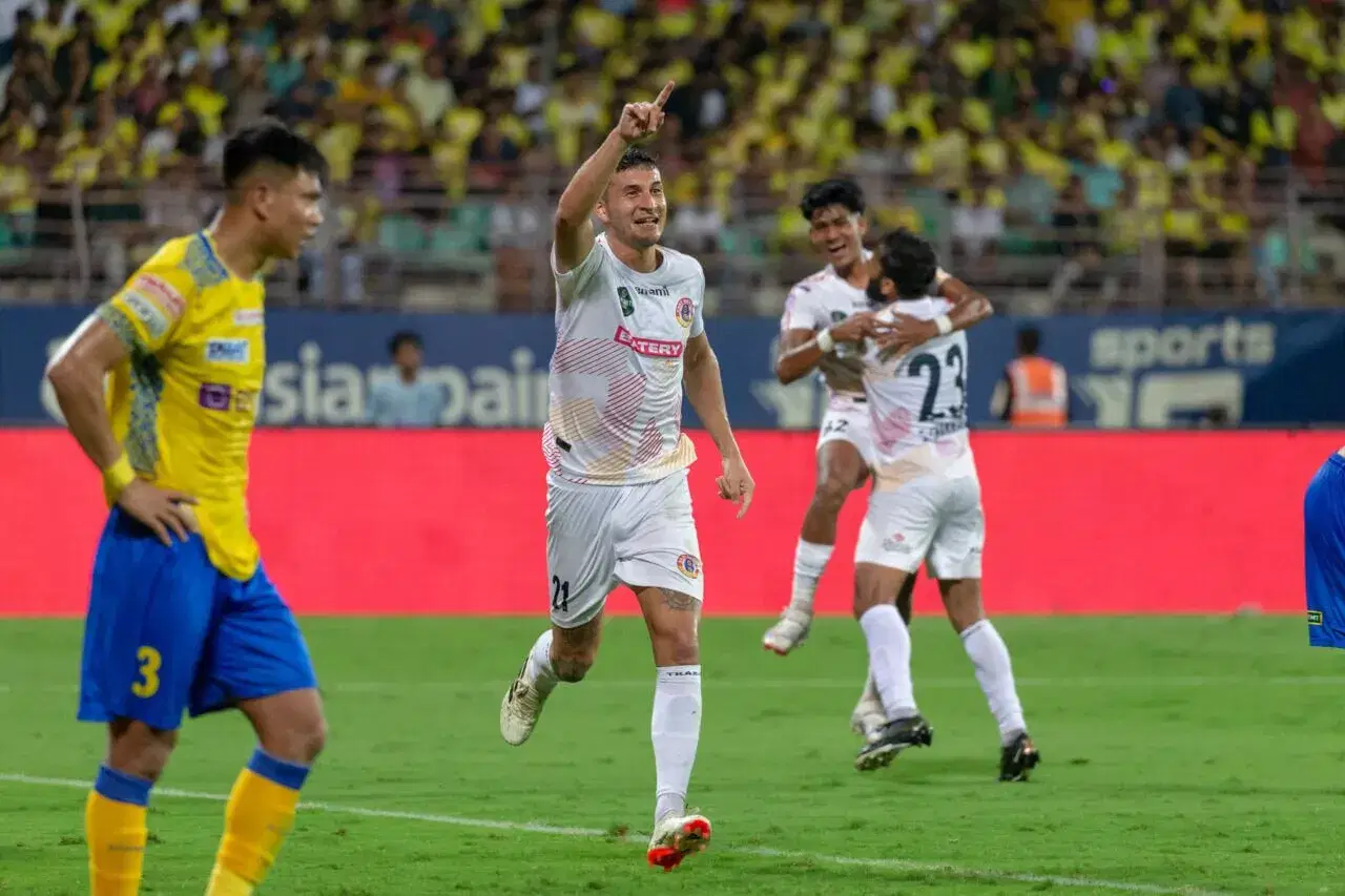 ISL 2023-24 KERALA BLASTERS EAST BENGAL FEDOR CERNYCH HIJAZI MAHER SAUL CRESPO NAOREM MAHESH SINGH
