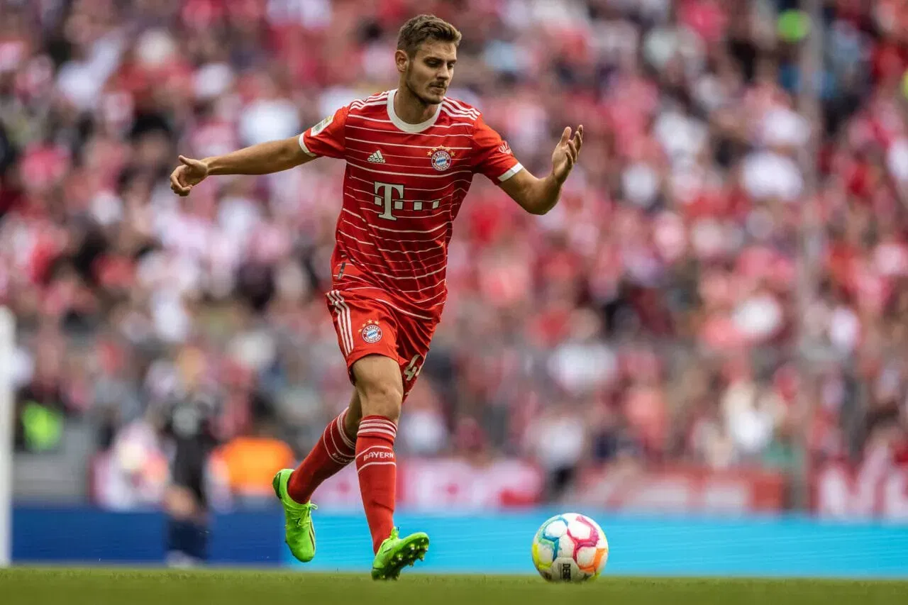 Bayern Munich's Josip Stanišić suffers external ligament rupture in his right knee