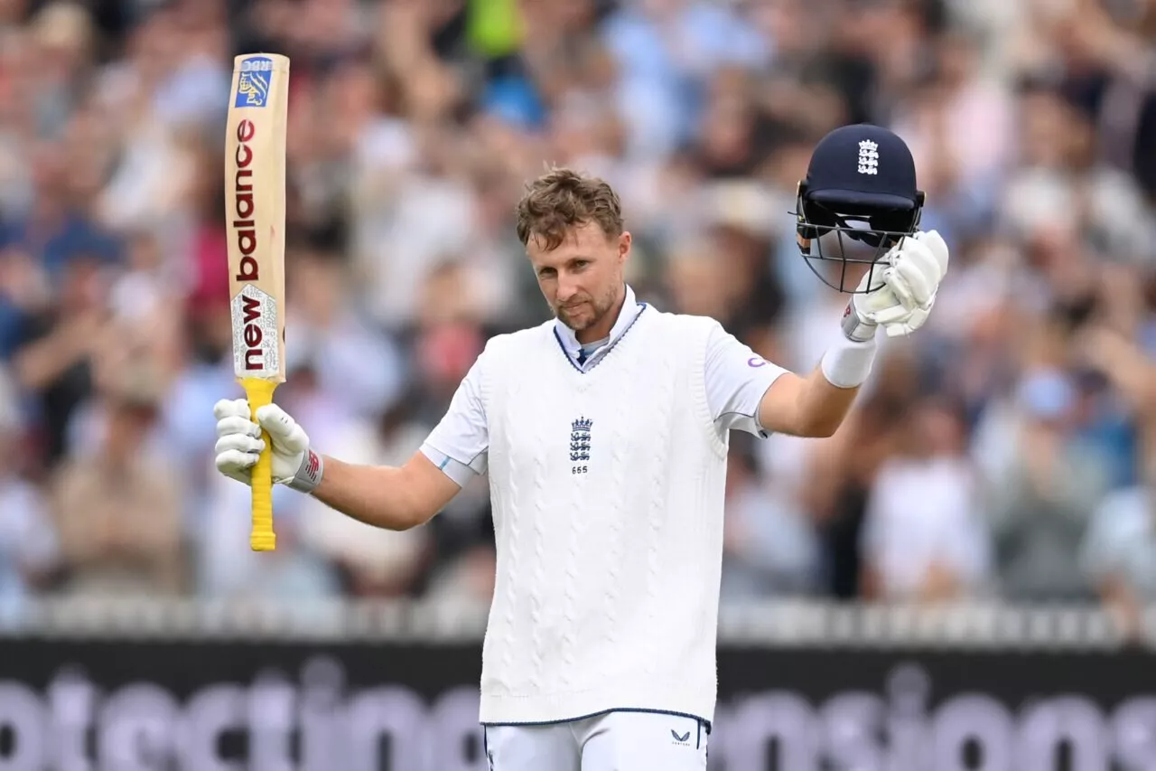 Joe Root celebrates his 34th test hundred