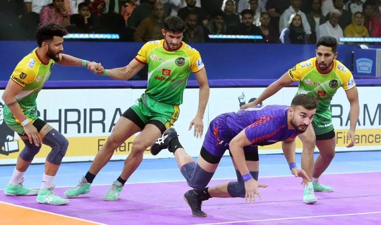 PKL 11: Young Patna Pirates thrash Dabang Delhi to book final berth