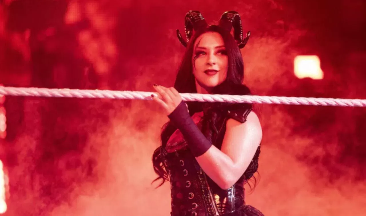 WWE RAW סטפני ואקר