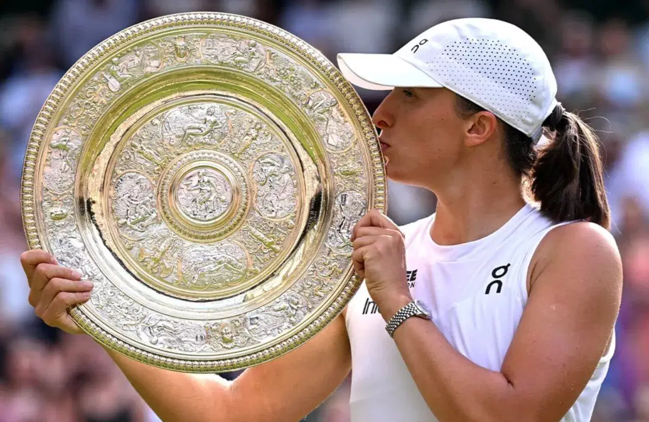 Iga Swiatek double bagels Amanda Anisimova to win maiden Wimbledon title