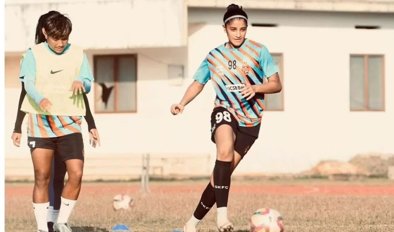 প্রাক্তন গোকুলাম কেরালার ফরোয়ার্ড হর্ষিকা জৈন রোমানিয়ান শীর্ষ ডিভিসন পক্ষ অলিম্পিয়া ঘেরলা জন্য চিহ্ন