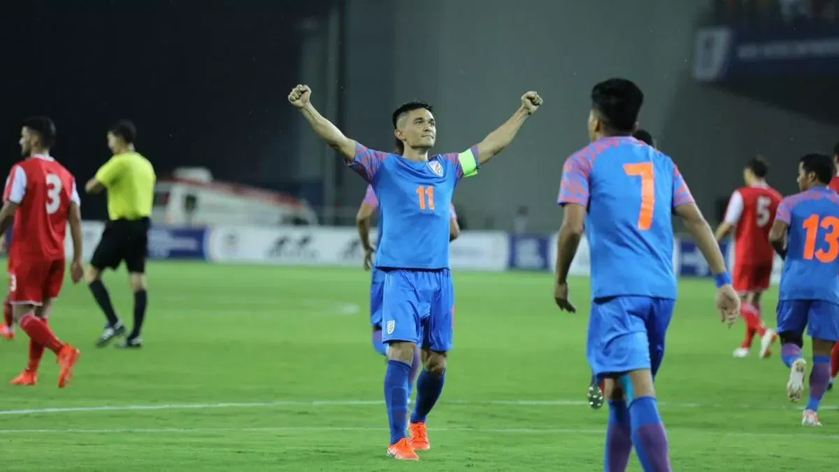 What happened when Indian footall team faced Tajikistan last time?