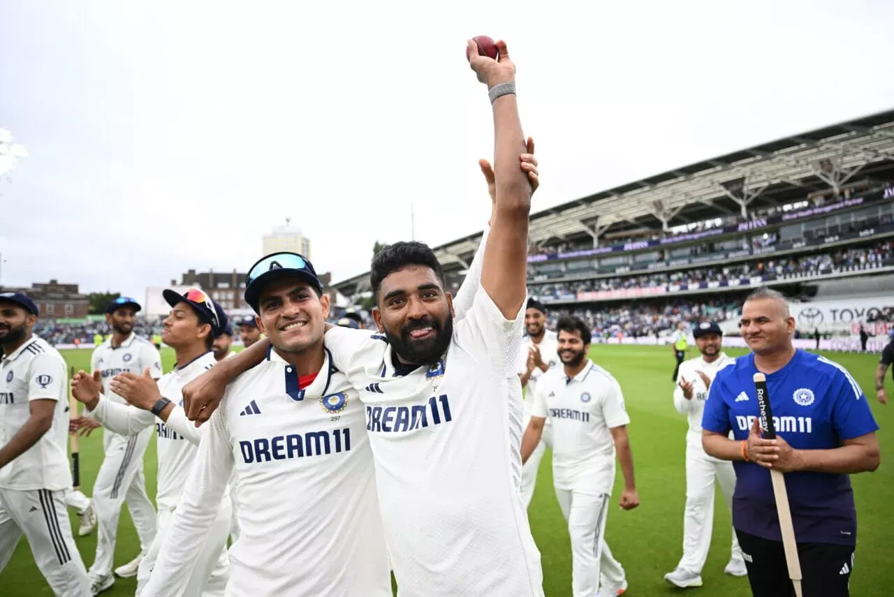 ENG vs IND, Shubman Gill, Mohammed Siraj celebran después de que India celebre su victoria en The Oval.
