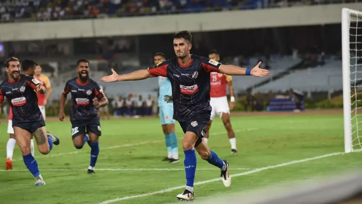 Joby Justin’s late strike fires debutants Diamond Harbour FC past East Bengal 2-1, setting up a Durand Cup 2025 final clash with NorthEast United FC.
