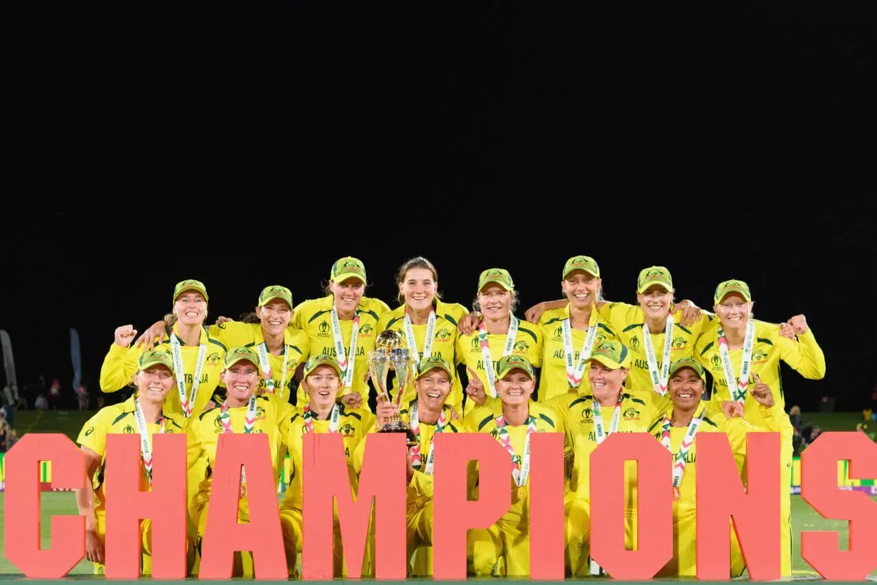 Australia celebra tras ganar la Copa Mundial de Críquet Femenina ICC 2022