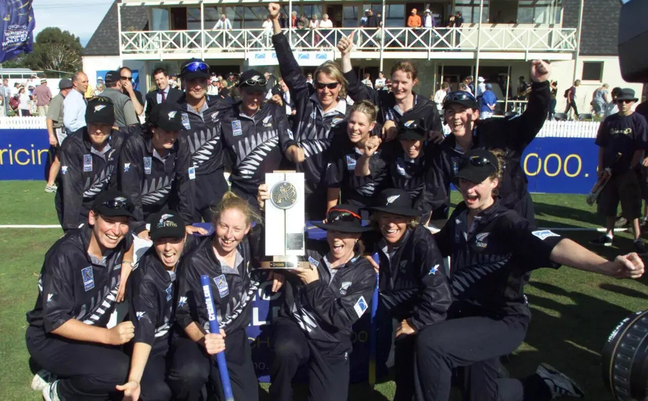 New Zealand celebrate after winning ICC Women's Cricket World Cup 2000