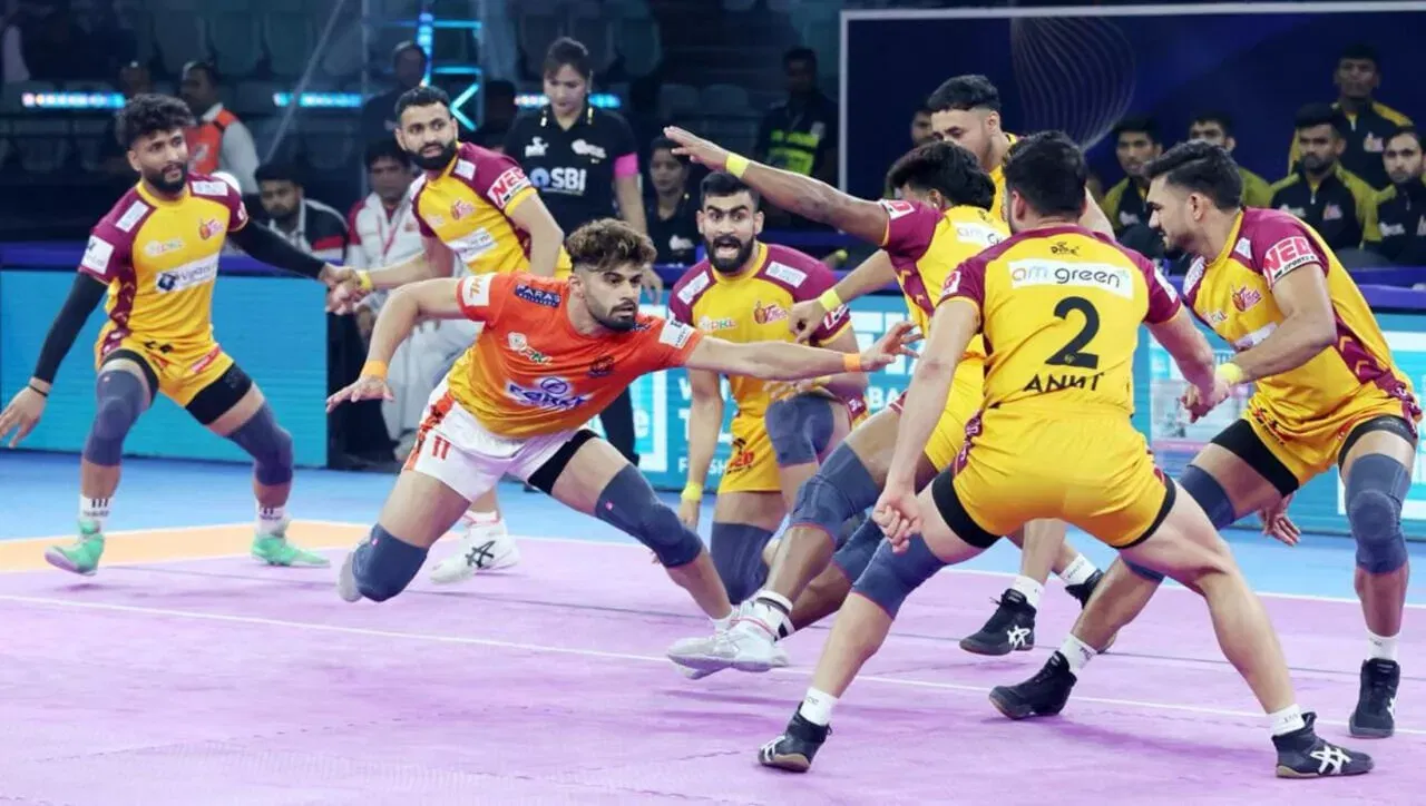 Aditya Shinde in action against Telugu Titans in PKL 12