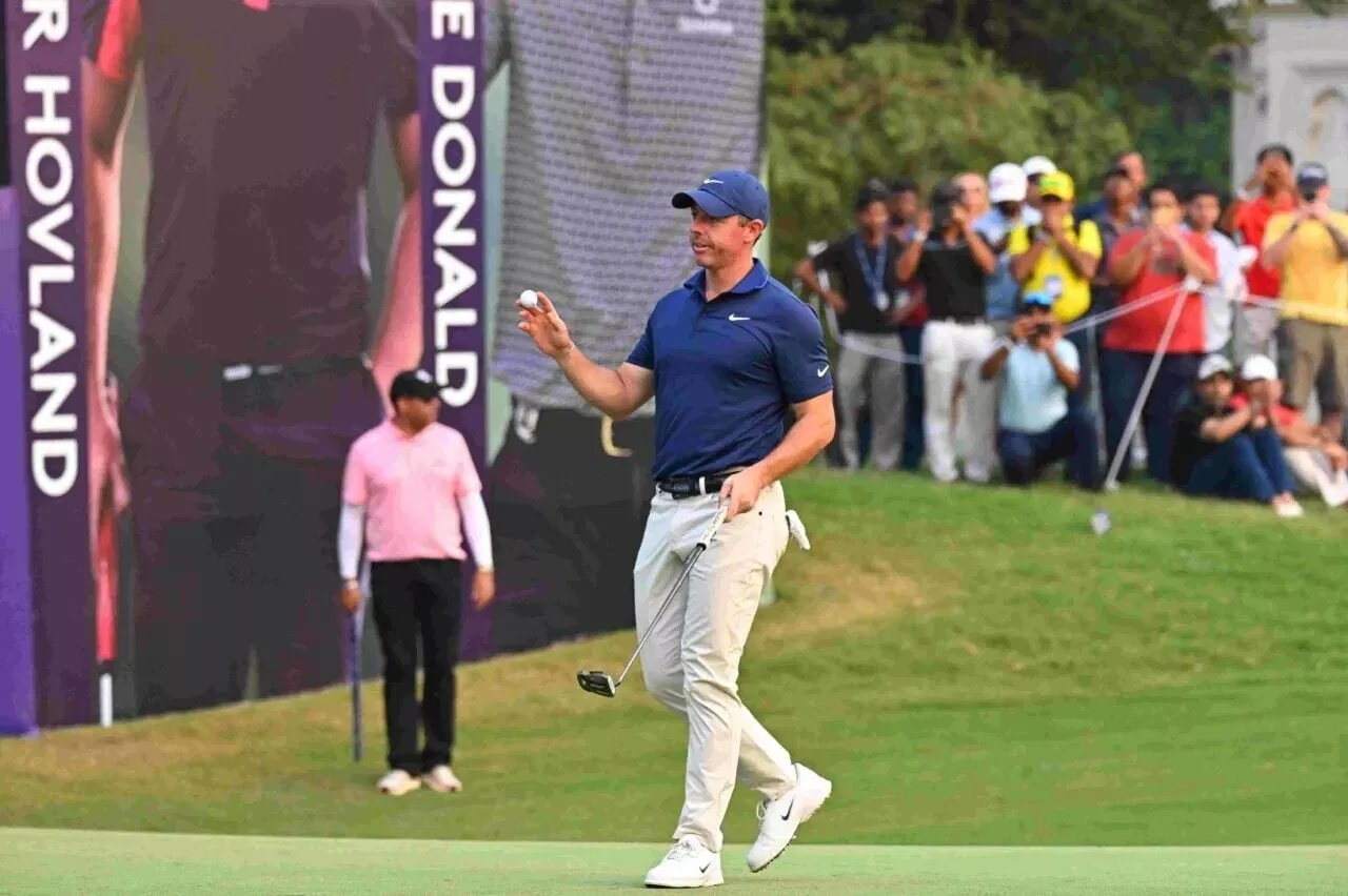 Rory McIlroy lines up a birdie putt as fans cheer him on at the DP World India Championship 2025.