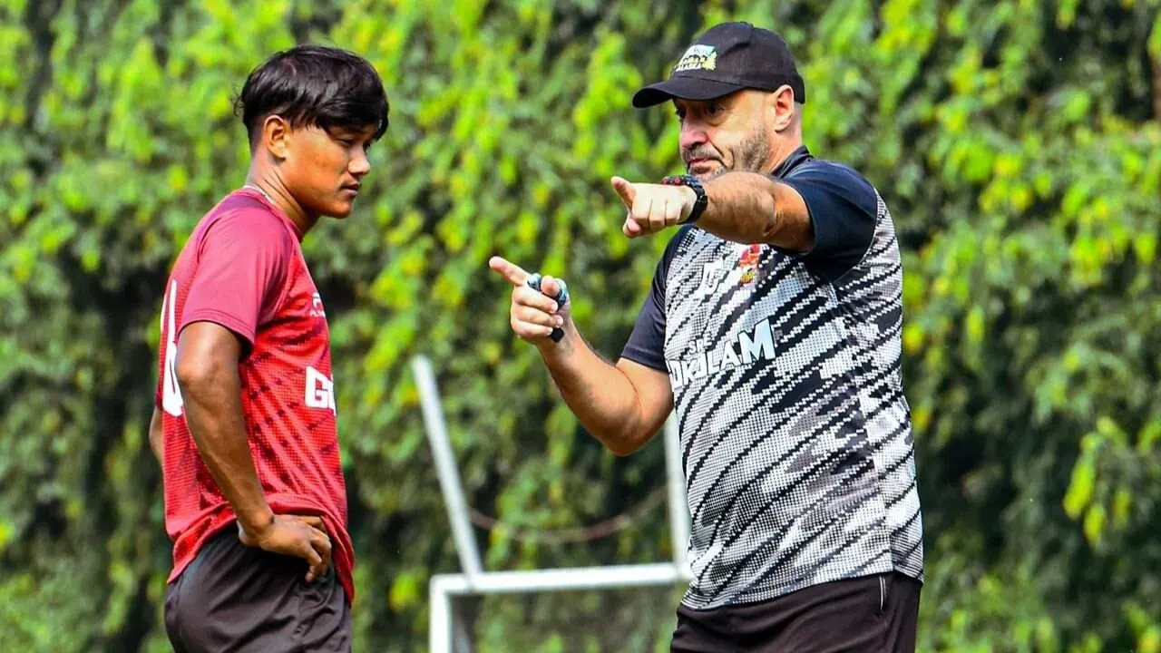 Gokulam Kerala FC head coach Jose Hevia in training.