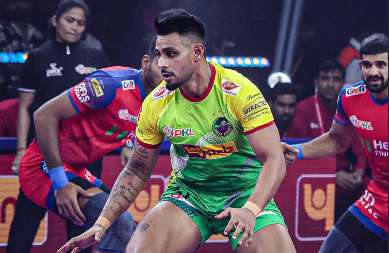 Maninder Singh in action against Patna Pirates