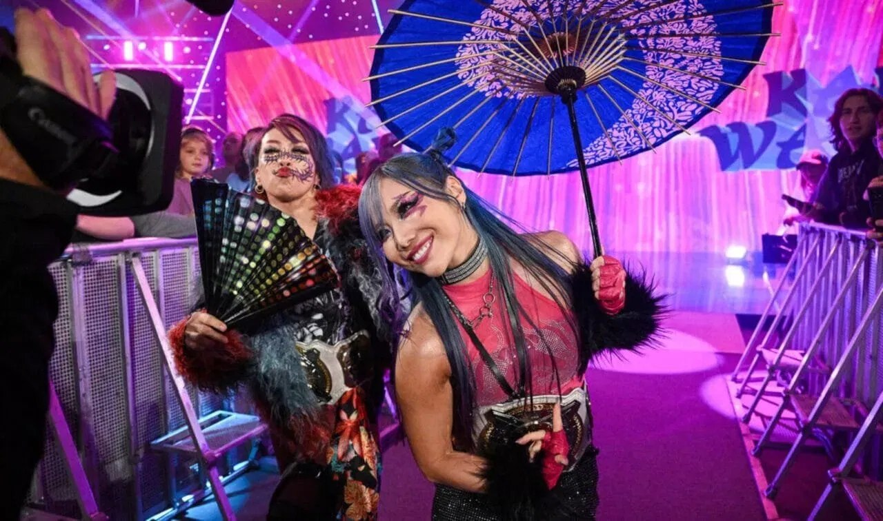 WWE RAW The Kabuki Warriors Asuka and Kairi Sane