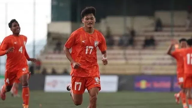 Kipgen, jugador del Punjab FC, en acción con la India