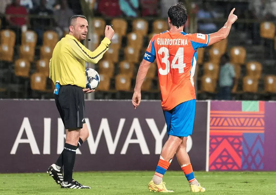 Why was FC Goa captain Iker Guarrotxena was sent off during Super Cup 2025-26 Semifinal against Mumbai City FC?