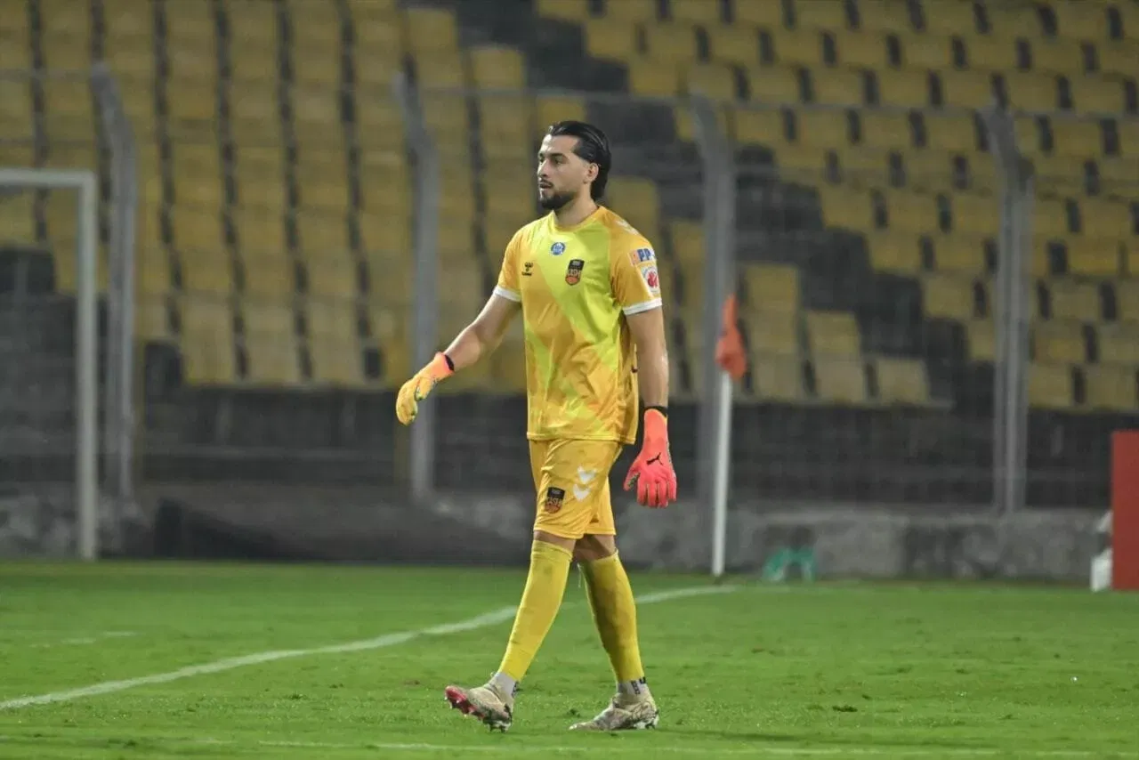 Inter Kashi FC goalkeeper Lluis Tarres in action against FC Goa