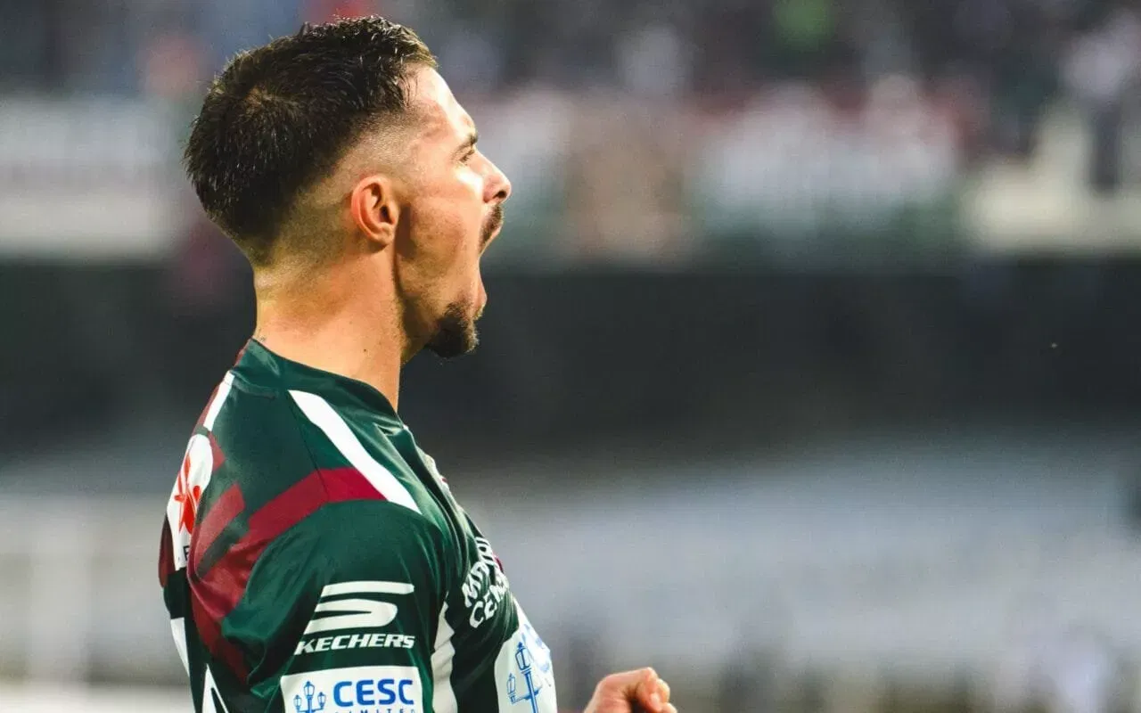 Mohun Bagan striker Jamie Maclaren celebrating his goal against Kerala Blasters in ISL 2025/26 opener.