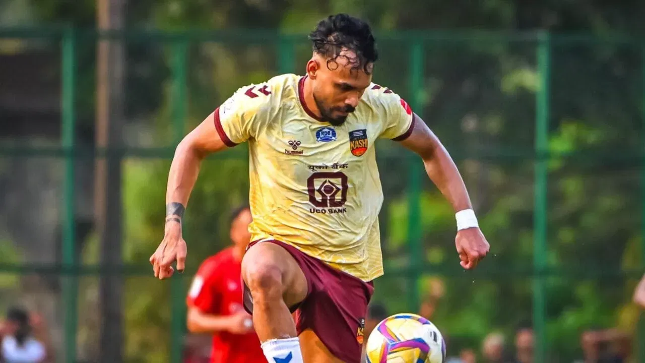 Prasanth playing for Inter Kashi FC