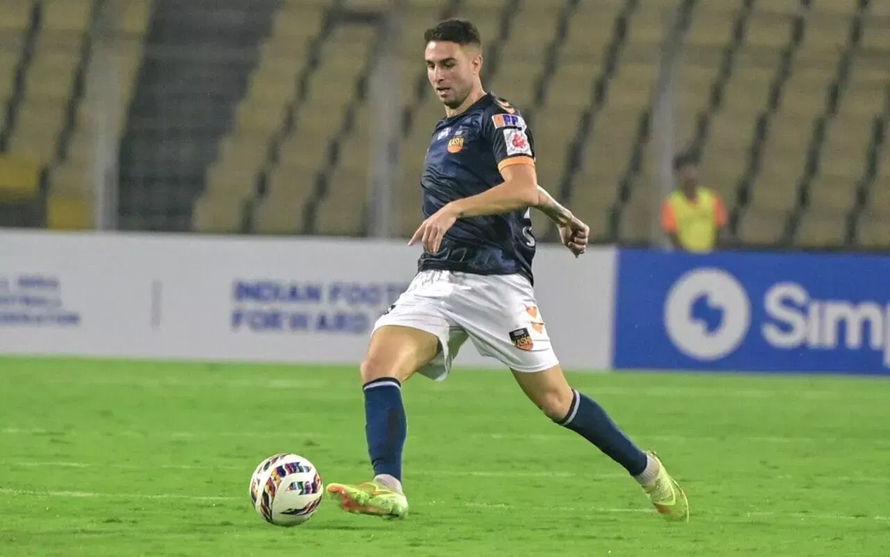 Sergio Llamas in action for Inter Kashi FC in 2025-26 ISL