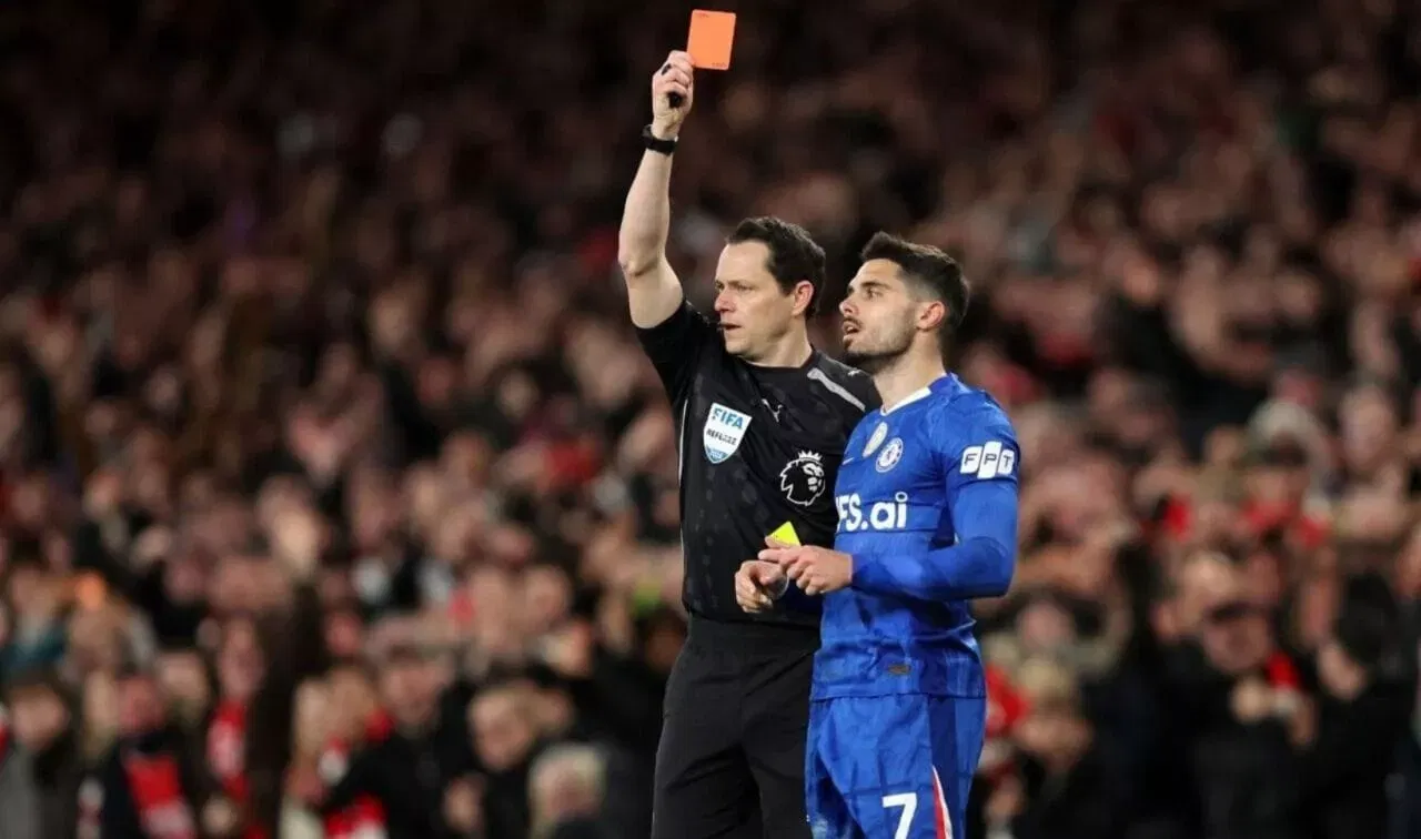 Chelsea Pedro Neto Red Card