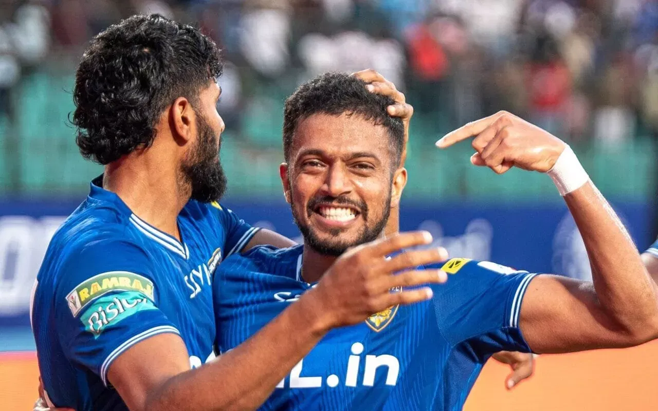 Irfan Yadwad celebrating his goal with Mandar Roa Dessai
