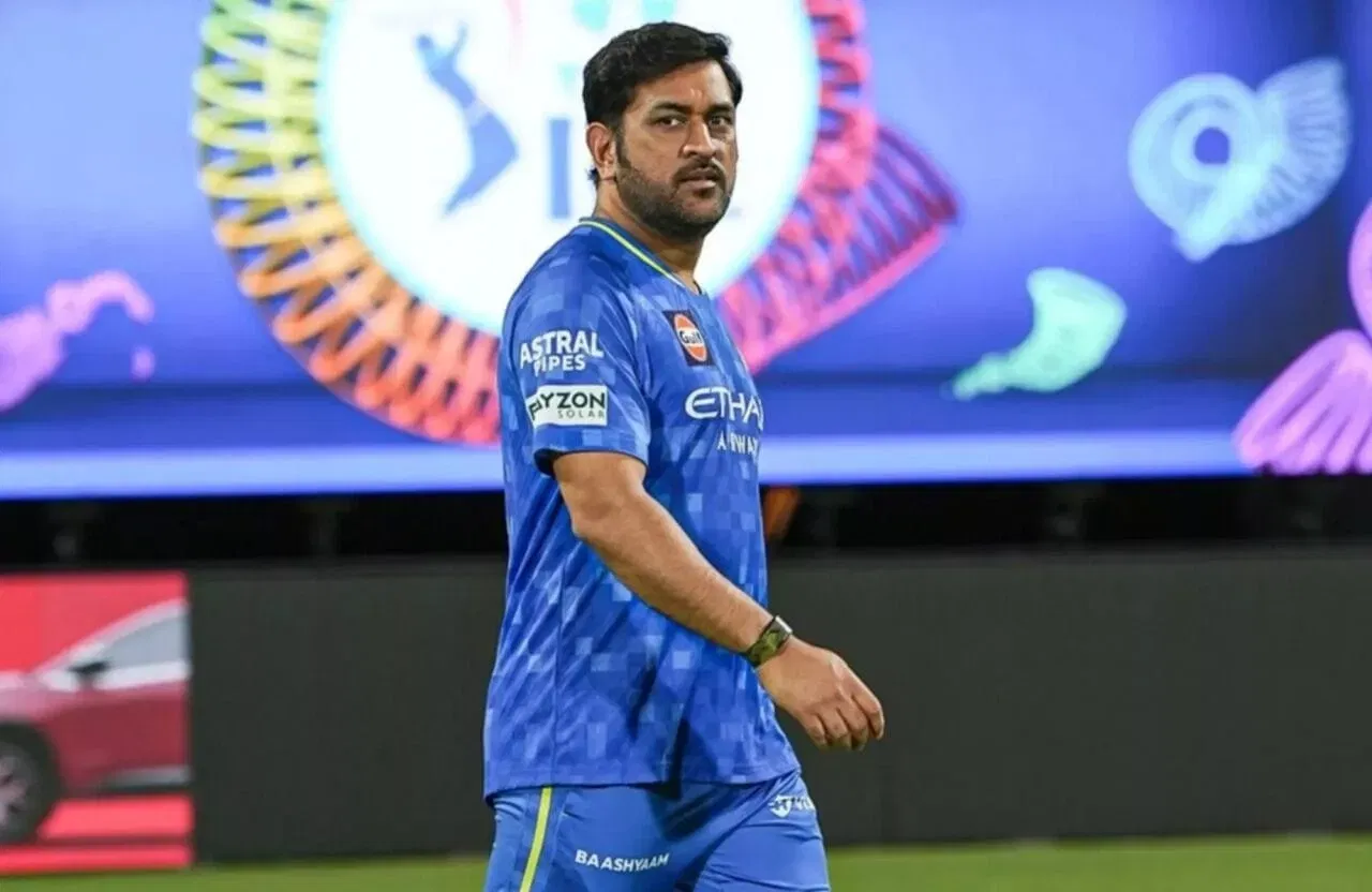 Which is MS Dhoni's favourite football team?