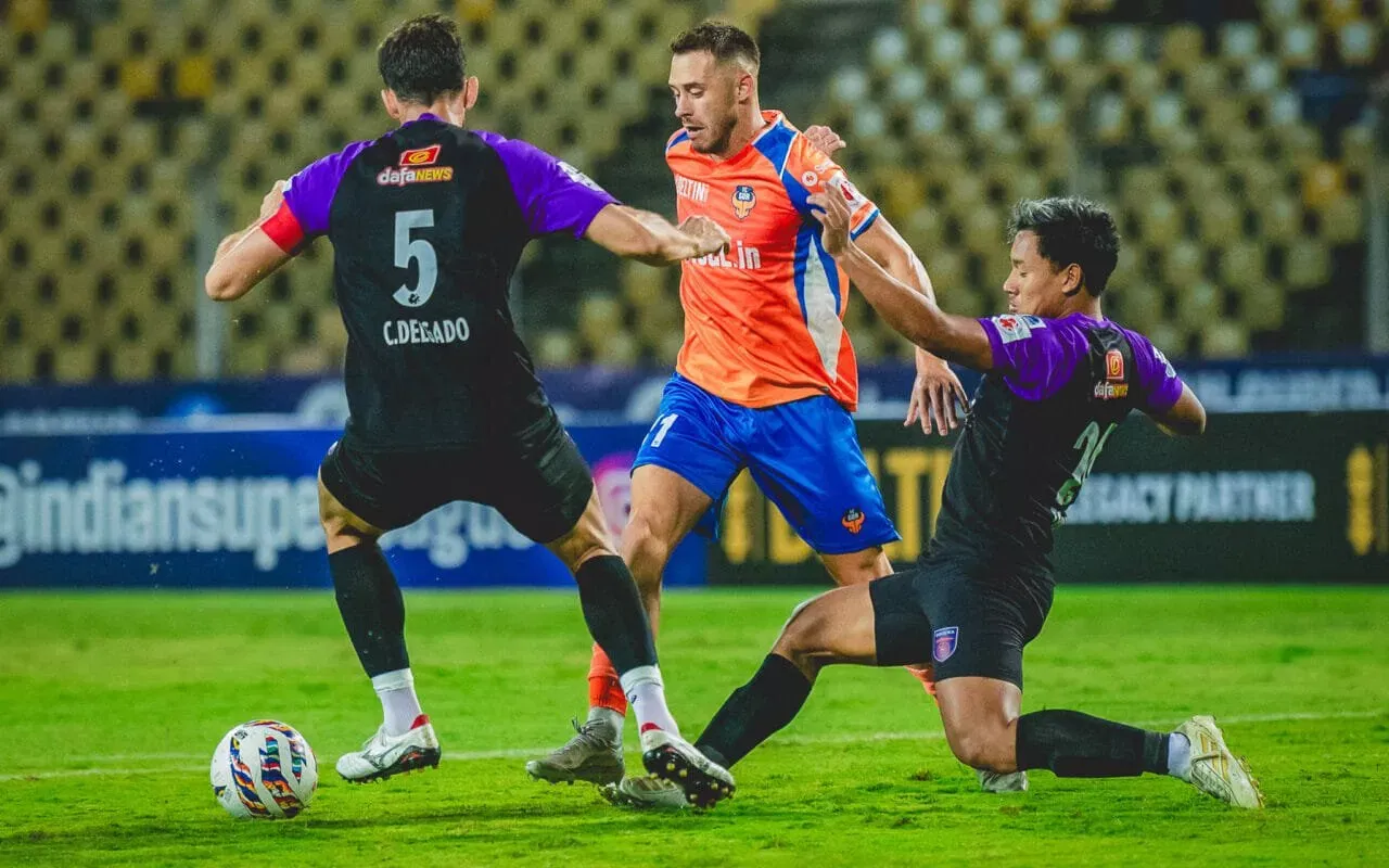 Dejan Drazic in action for FC Goa against Odisha FC