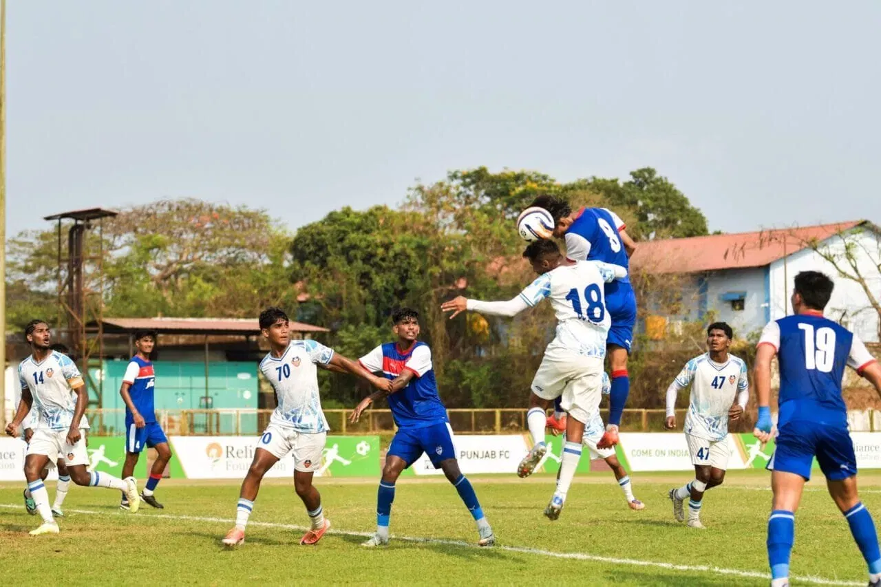 FC Goa and Bengaluru FC players in action in a set-piece situation