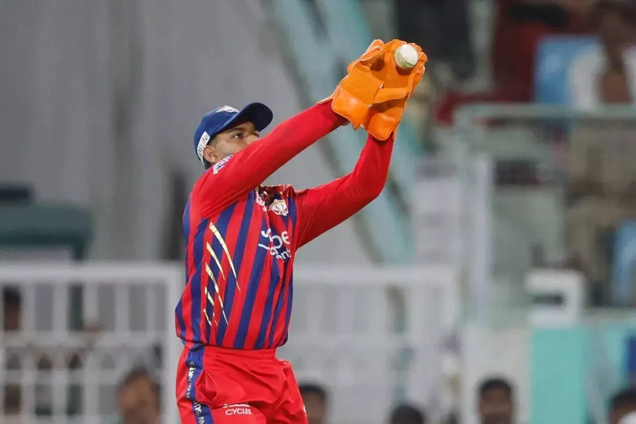 Why is Rishabh Pant not keeping in RCB vs LSG clash of IPL 2026?