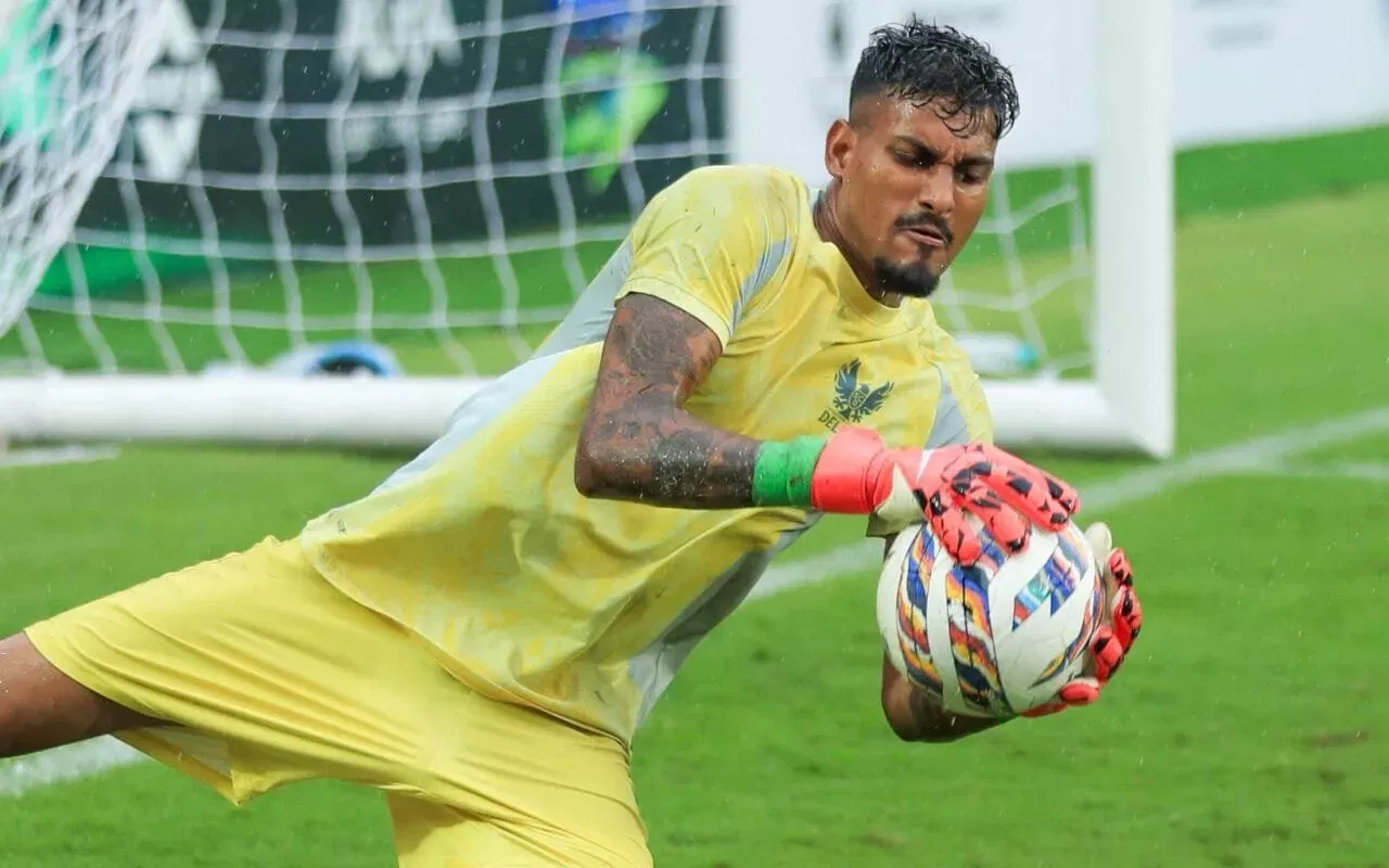 SC Delhi goalkeeper Nora Fernandes training ahead of kick-off in ISL
