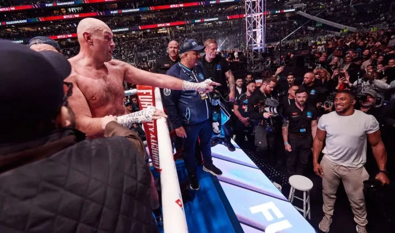 Tyson Fury exchanges words with Anthony Joshua