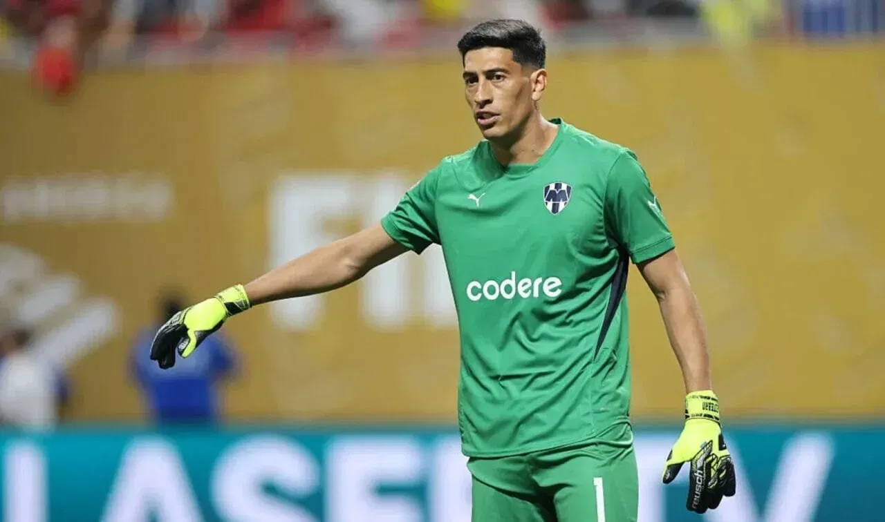 Who is Esteban Andrada Real Zaragoza's goalkeeper who punched opposition player in La Liga 2 derby match (1)