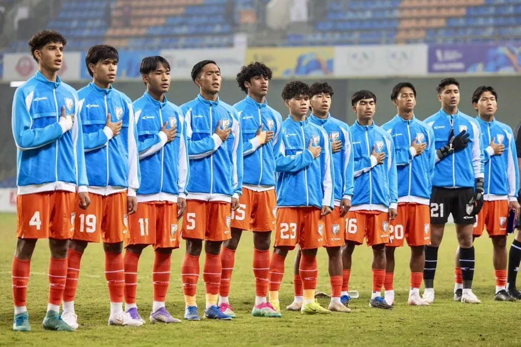 Indian U-17 Men's NT players posing ahead of kick-off