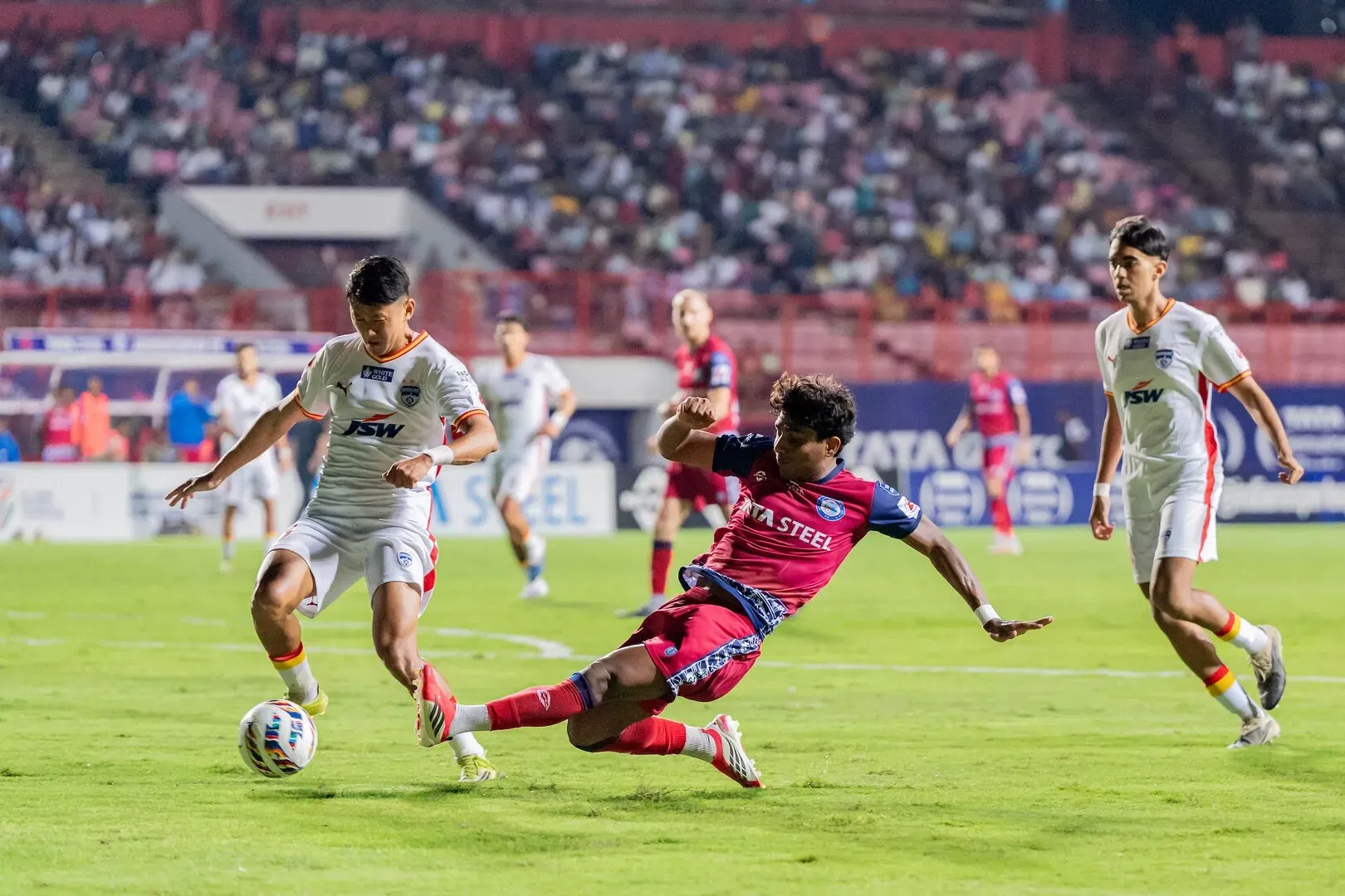 ISL 2025-26: "First and foremost, we must win our game and reach 24 points", Jamshedpur FC coach Owen Coyle feels Red Miners can win the ISL title