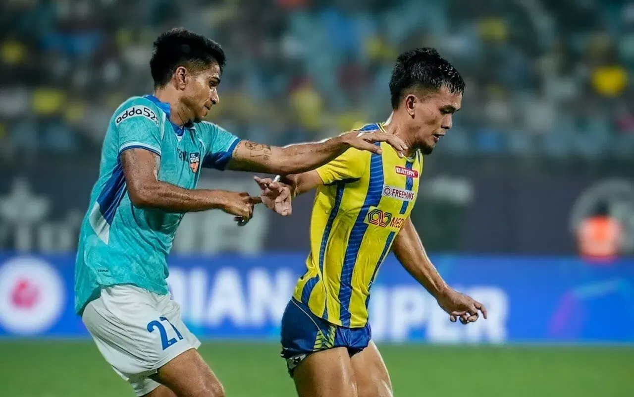 Kerala Blasters midfielder Freddy and FC Goa defender Aakash Sangwan in action in ISL 2024-25