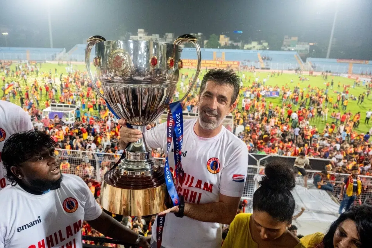 Which coaches have won National League titles with East Bengal?