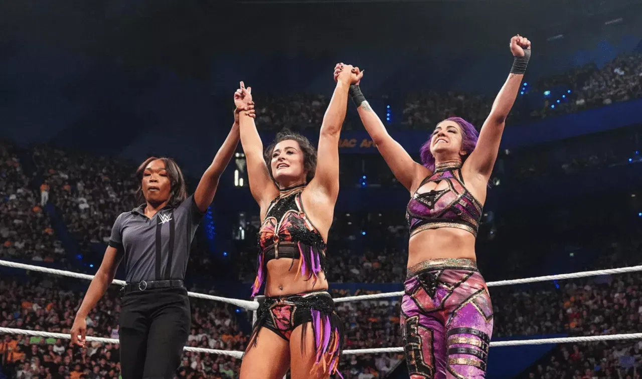 WWE Raw October 13, 25 Bayley & Lyra Valkyria