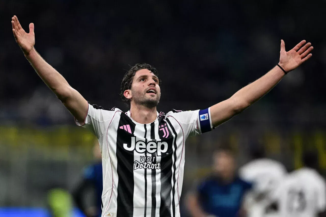 MILAN, ITALY - FEBRUARY 14: Manuel Locatelli of Juventus celebrates his goal during the Serie A match between FC Internazionale and Juventus FC at Giuseppe Meazza Stadium on February 14, 2026 in Milan, Italy. (Photo by Image Photo Agency/Getty Images)